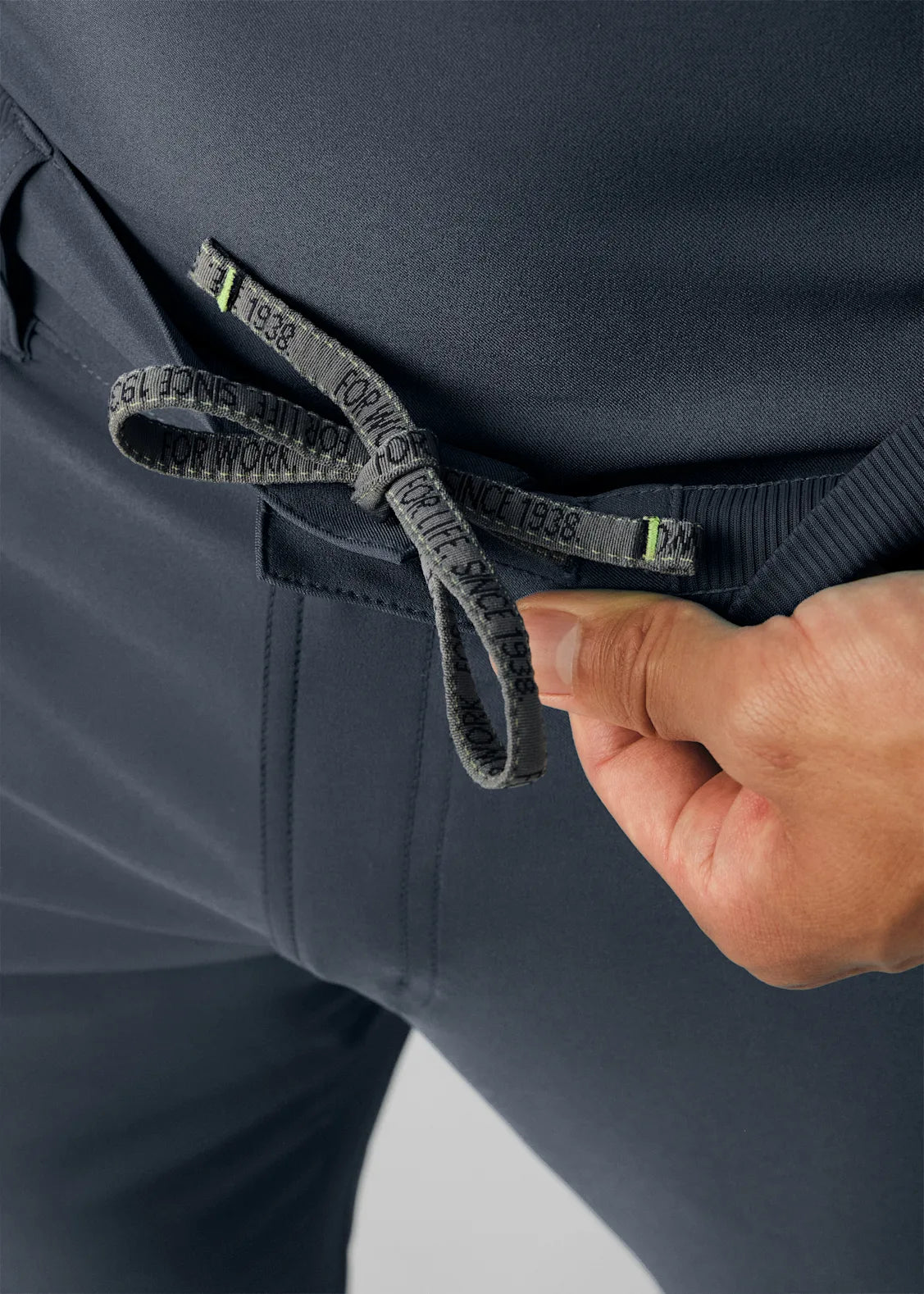 Pantalón Clínico Hombre Forward LB410 Plomo