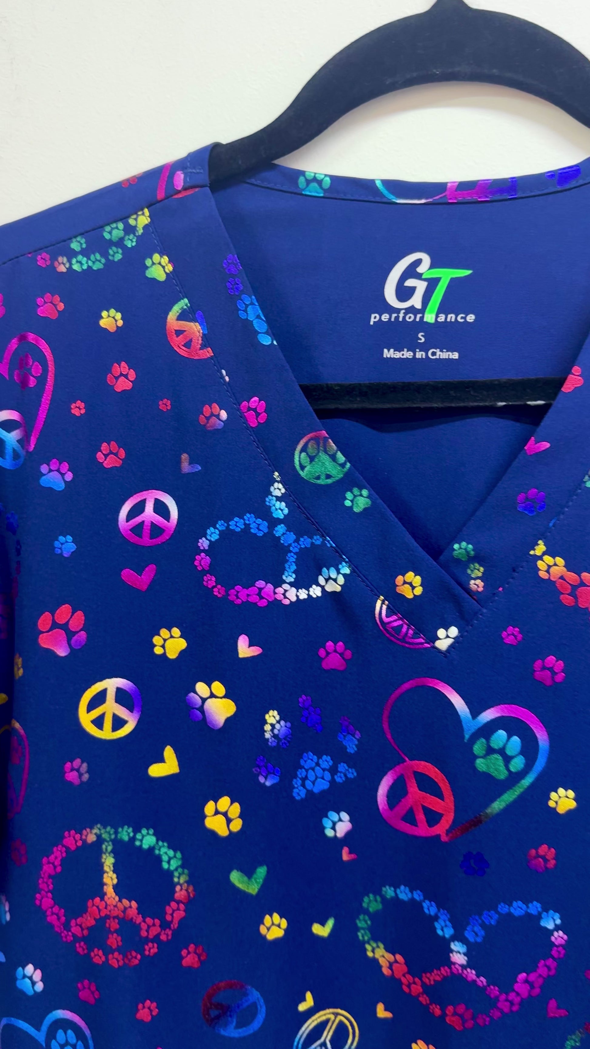 Polera Clínica Estampada Mujer GT 1747NV