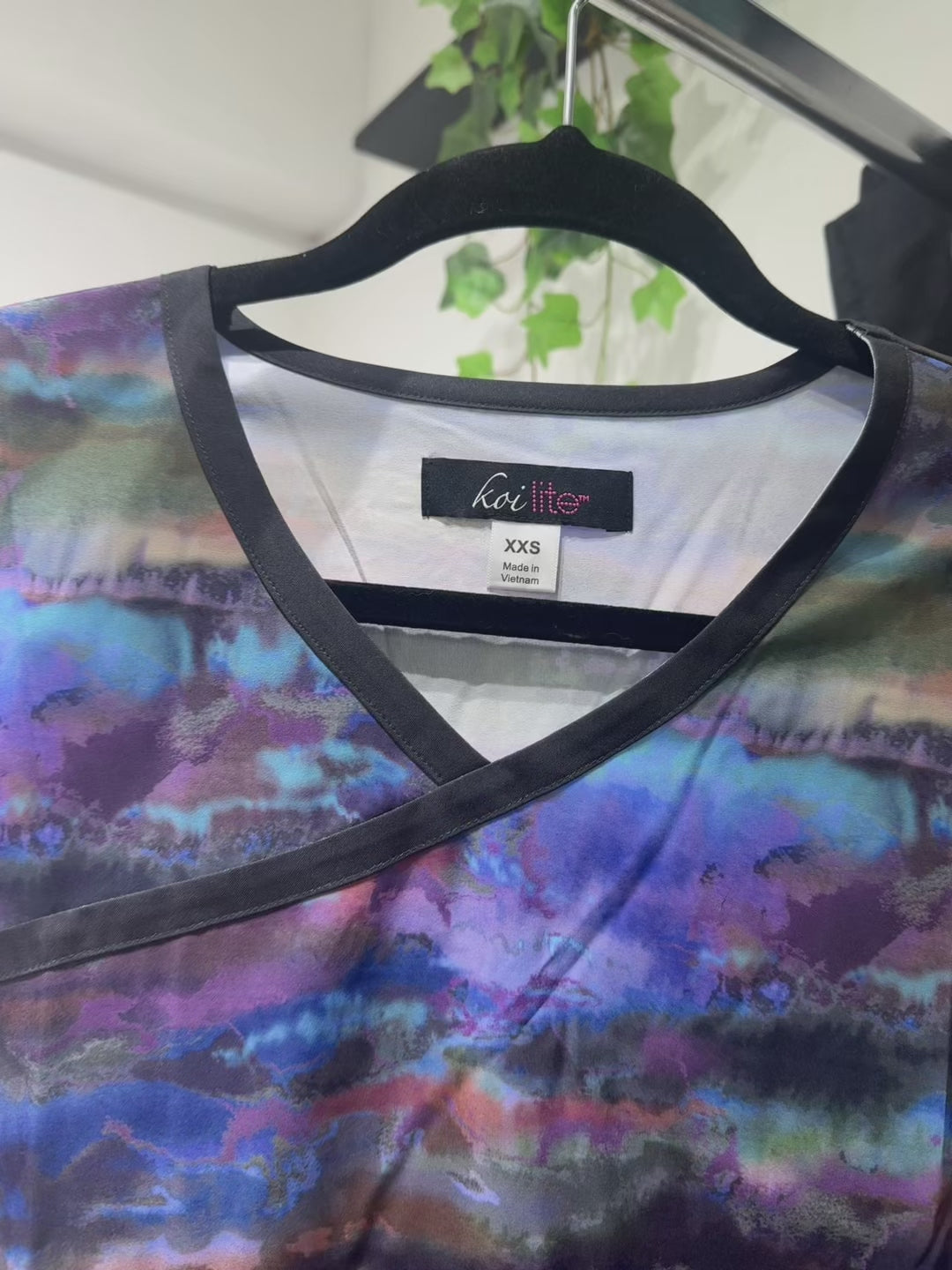 Polera Clínica Mujer Estampada Koi Lite 385PR SHZ