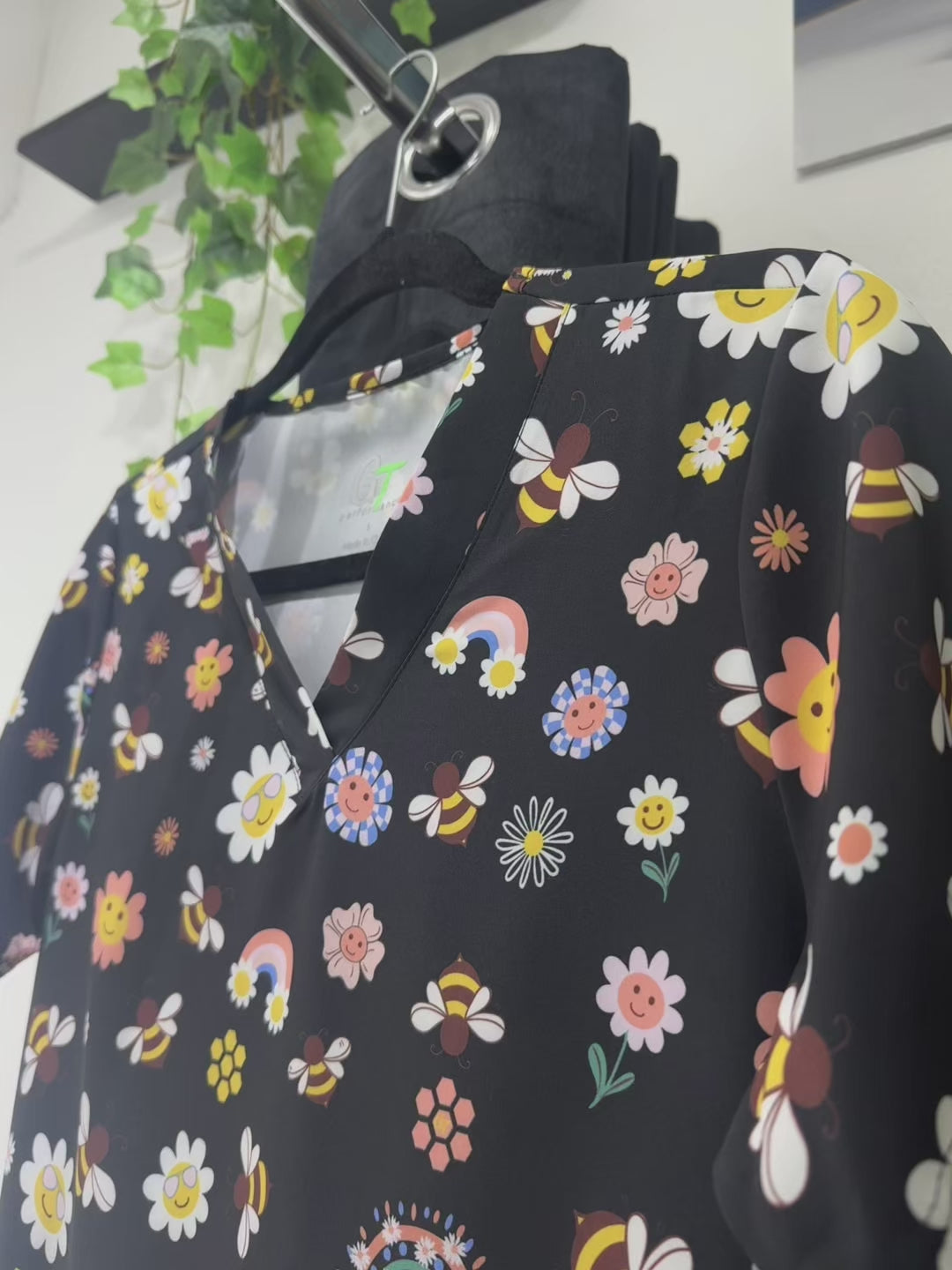 Polera Clínica Estampada Mujer GT 1863BK