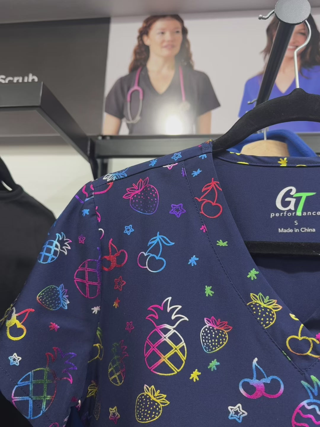 Polera Clínica Estampada Mujer GT 1861NV